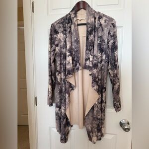 New Solitaire Gray/Creme Floral Microsuede Draped Lightweight Cardigan